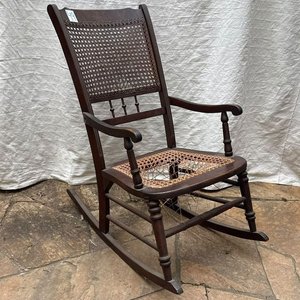 Mecedora Antigua de Cedro con Respaldo y Asiento de Esterilla - imagen 3
