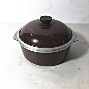 Lote siguiente: Olla Essen con Tapa - Aluminio Marrón