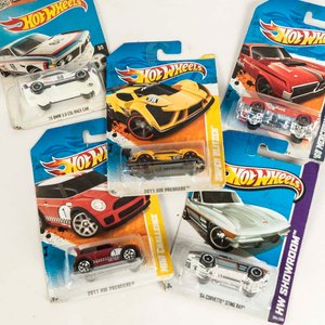 5 autos colección Hot Wheels en su blister original - imagen 2