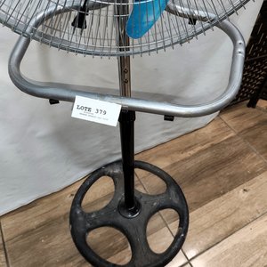 Ventilador de Pie Metálico con 5 Aspas y 3 Velocidades - imagen 4