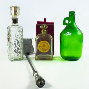 Lote de 4 piezas: Botellones, damajuanas y pala de estufa - imagen 1