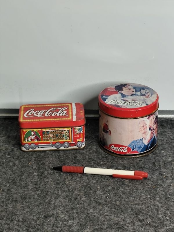 Dos Latas Metálicas Decorativas Coca-Cola Vintage - imagen 1