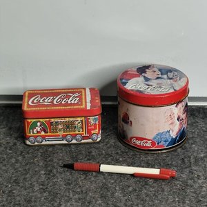 Lote anterior: Dos Latas Metálicas Decorativas Coca-Cola Vintage