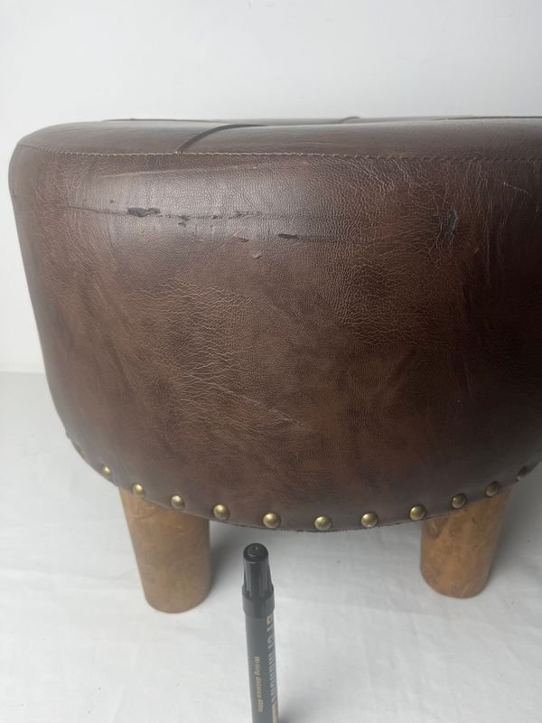 Silla de cuero con patas de madera - imagen 5