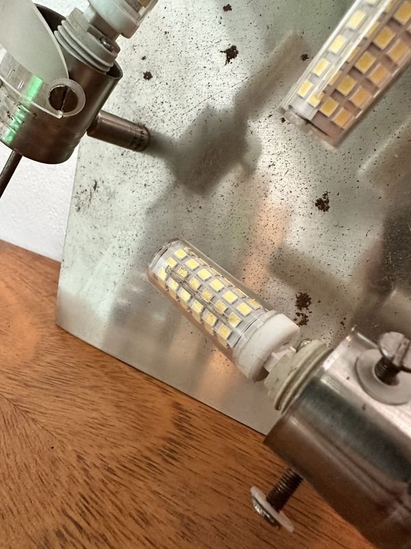 Iluminaria de 3 - Equipamiento Electrónico - imagen 6
