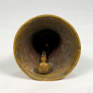 Campanilla Antigua de Bronce y Cobre Labrado con Badajo - imagen 5