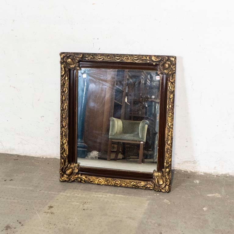 Lote anterior: Espejo con marco de madera tallada y dorado - Medidas: 67x78cm