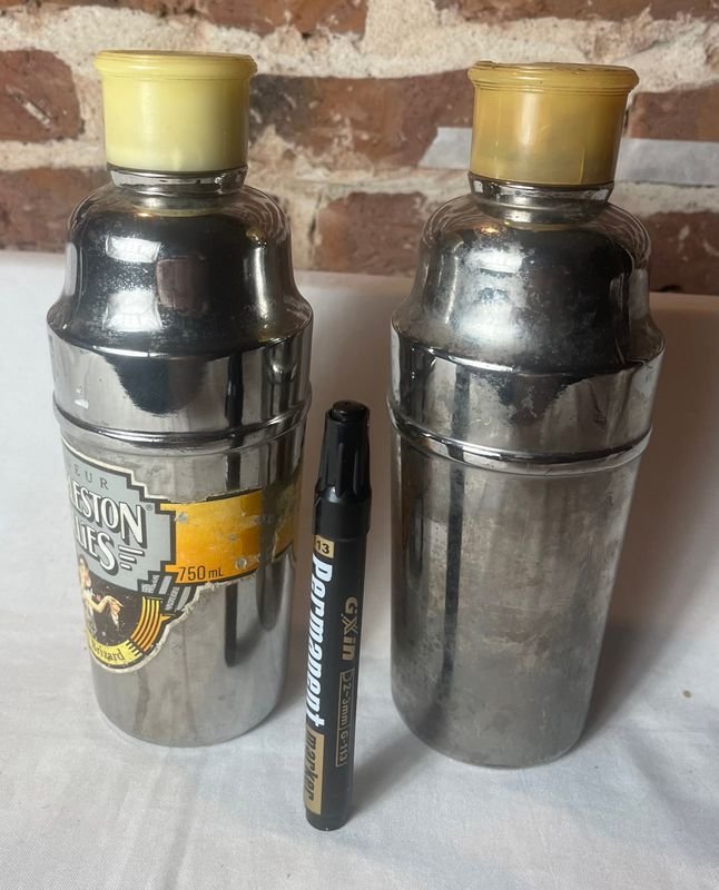 Set de 2 Cocteleras de Acero Inoxidable con Tapa Amarilla