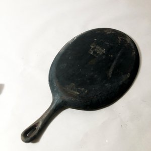 Plancha de Hierro Antigua y Cuchillo "Chalimex" con Mango de Guampa - imagen 3