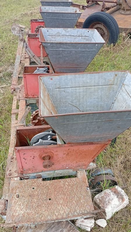 Lote siguiente: Sembradora de tacho 4 surcos - Maquinaria Agrícola