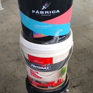Lote siguiente: Tres Baldes de Pintura Látex Acrílico de 20 Litros