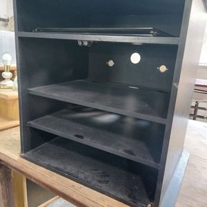 Mueble Negro con Estante y Tapa Giratoria - imagen 2