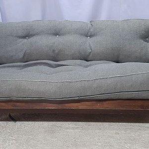 Lote anterior: Futón de Madera con Colchón Gris Estilo Sofá Cama