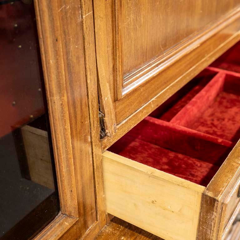 Mueble modular con 11 puertas y 5 cajones en madera - imagen 3