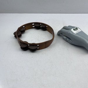 Lote siguiente: Pandereta de Madera con Sonido Agradable