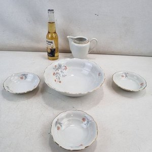 L 004 - Set De 5 Piezas - Elegante juego de vajilla decorado con motivos florales y bordes dorados, origen Checoslovaquia - imagen 4