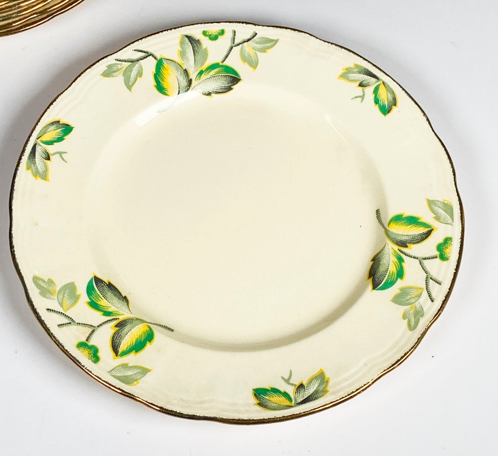 Platos de loza inglesa con hojas verdes - imagen 3