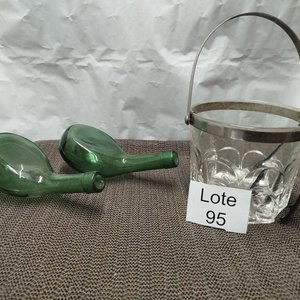 Lote anterior: Juego Vintage: 2 Botellas Verdes y Hielera de Vidrio Tallado