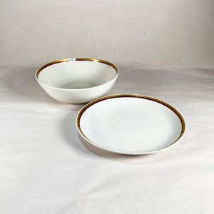 Fuente y Bandeja Circular de Porcelana Olmos con Guarda Dorada - imagen 1
