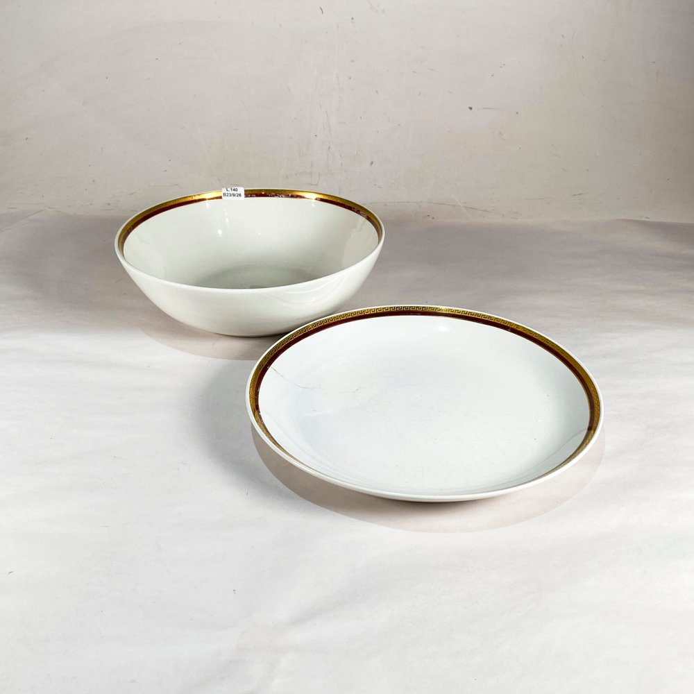 Fuente y Bandeja Circular de Porcelana Olmos con Guarda Dorada