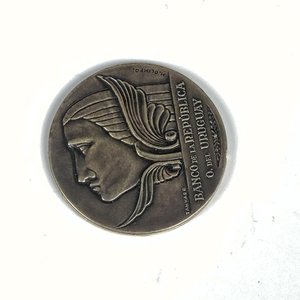 Lote siguiente: Medalla Banco de la República Oriental del Uruguay 1938 Inauguración Edificio