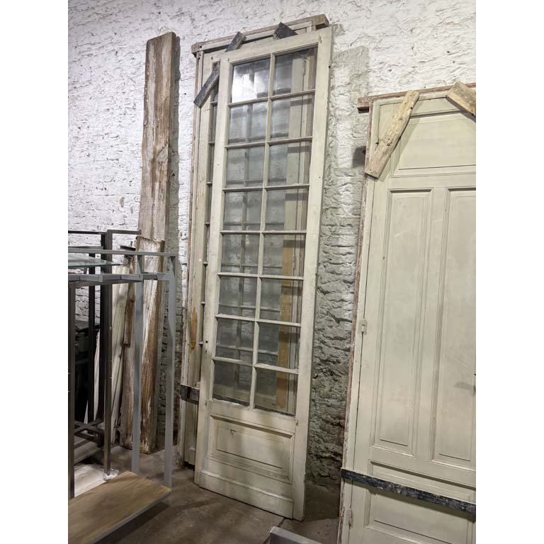 Lote anterior: Puertas de madera y vidrio con detalles y marcos