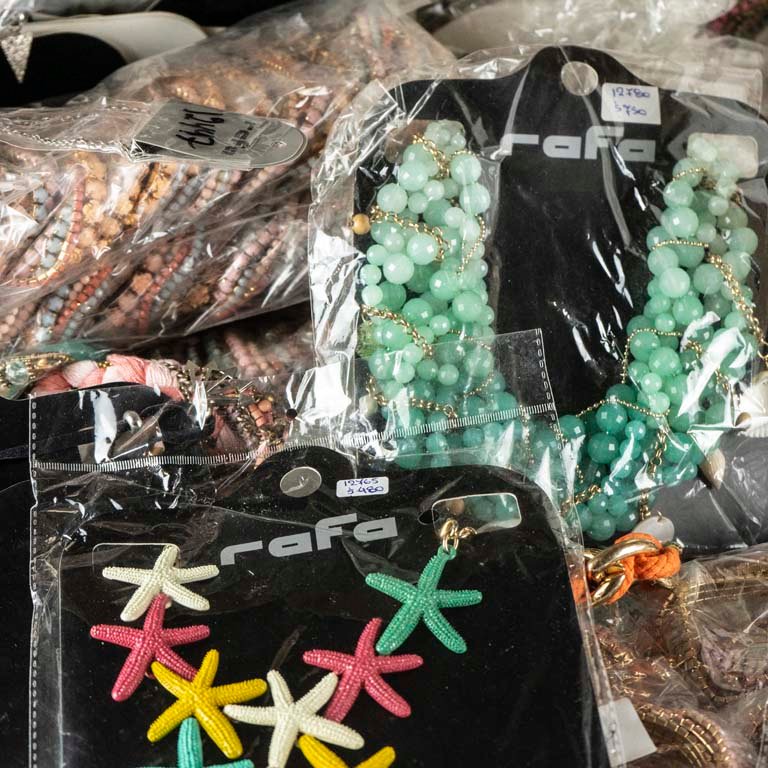 Gran lote de joyería en buen estado - imagen 2