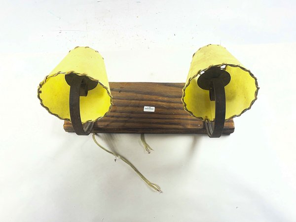 Aplique de Pared Doble en Madera y Hierro con Pantallas Amarillas - imagen 1