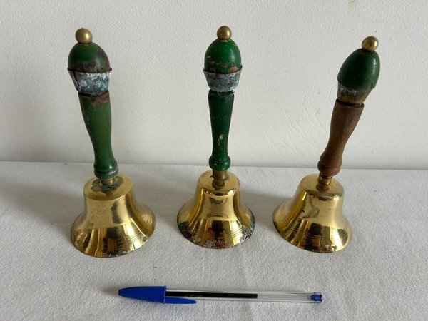 Lote de 3 Campanas de Bronce con Mangos de Madera y Metal