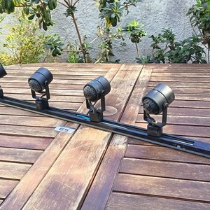 Sistema de iluminación riel metálico con cuatro spots direccionalbes - Sin Probar - imagen 5