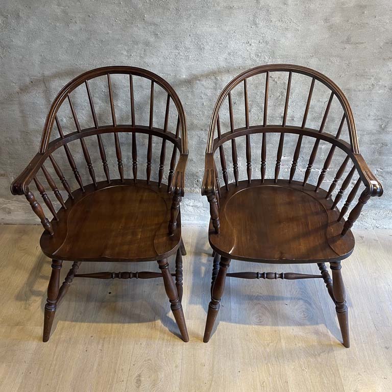 Lote siguiente: 2 sillones Windsor en excelente condición