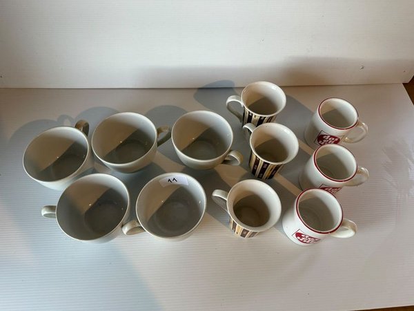 Lote de Tazas y Tazones de Loza Blanca y Estampada - imagen 1
