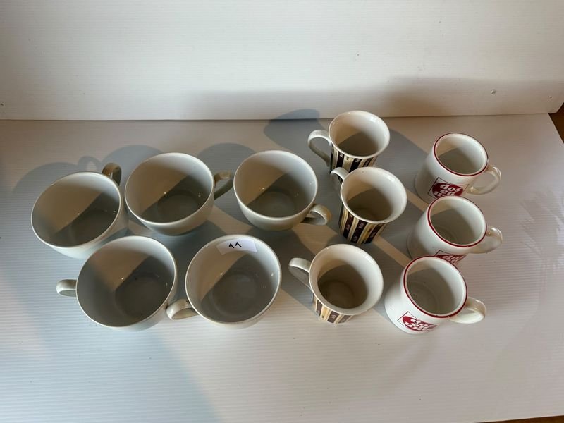 Lote de Tazas y Tazones de Loza Blanca y Estampada