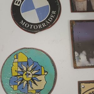 Lote de 8 Chapas Vintage: John Deere, BMW, Branca, Uruguay y más - imagen 3