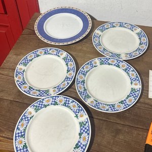Lote anterior: Juego de 5 Platos con Borde Azul y Flores Blancas