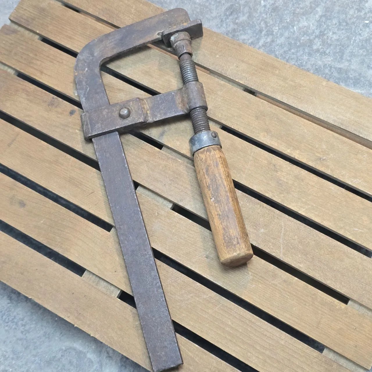 Lote anterior: Clampas de metal y madera para trabajo