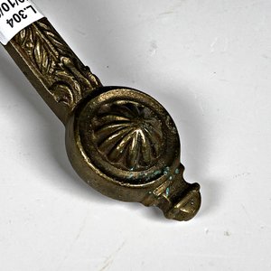 Llamador de Puerta Antiguo de Bronce con Diseño Floral - imagen 2