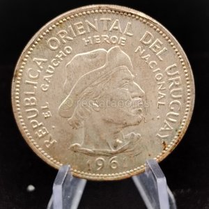 Moneda Conmemorativa "El Gaucho" República Oriental del Uruguay 1961 - imagen 2