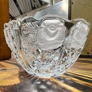 Dos Compoteras de Vidrio Decorado con Rosas y Base Metálica - imagen 4