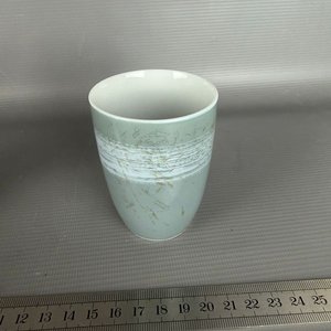 Tres Vasos de Porcelana para Sake con Diseños Orientales - imagen 3