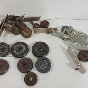 Lote de Ruedas Usadas para Portones y Cortinas - imagen 1