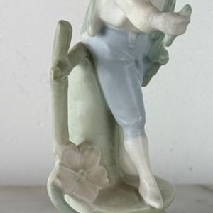 Figura Antigua de Porcelana Niño con Chaleco y Pantalón Azul - Gebruder Heubach - imagen 2