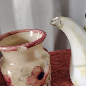 Jarra, Florero y Cafetera de Cerámica Decorada - imagen 3