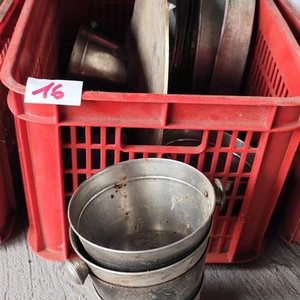 Lote de Utensilios de Cocina y Bandejas Metálicas - imagen 2