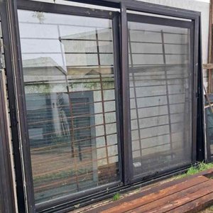 Lote anterior: Ventana corrediza de aluminio con rejas