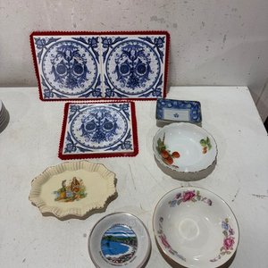 Lote siguiente: Lote de Platitos Decorativos y Varios Objetos Pequeños
