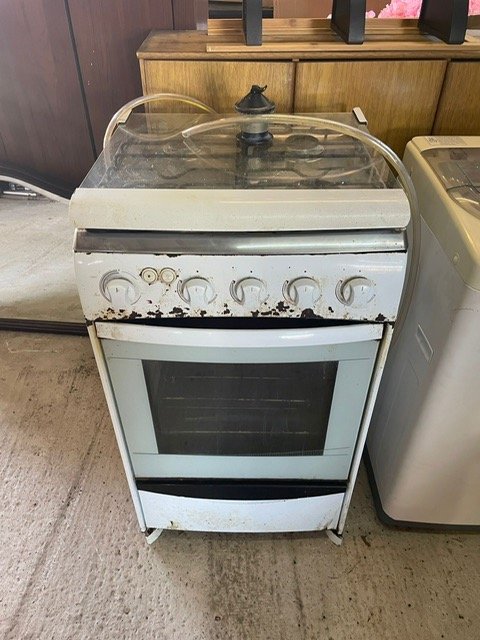 Lote siguiente: Cocina a gas en mal estado
