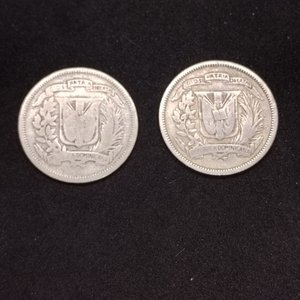 Lote de 2 Monedas de Plata Dominicanas: 25 Centavos (1937 y 1939) - imagen 1