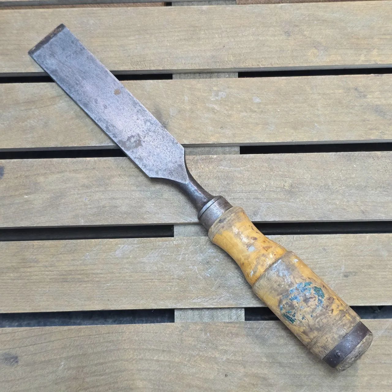 Chisela de metal con mango de madera - imagen 3