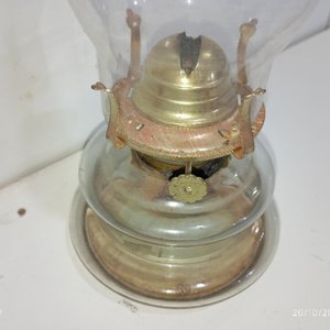 Antigua Lámpara a Kerosene de Mesa con Depósito de Vidrio - imagen 5